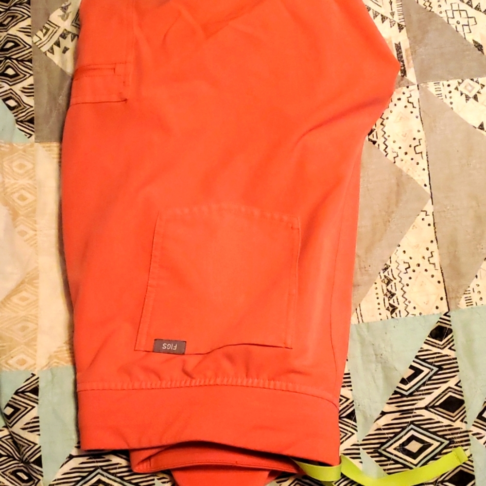 Figs scrub pants size L